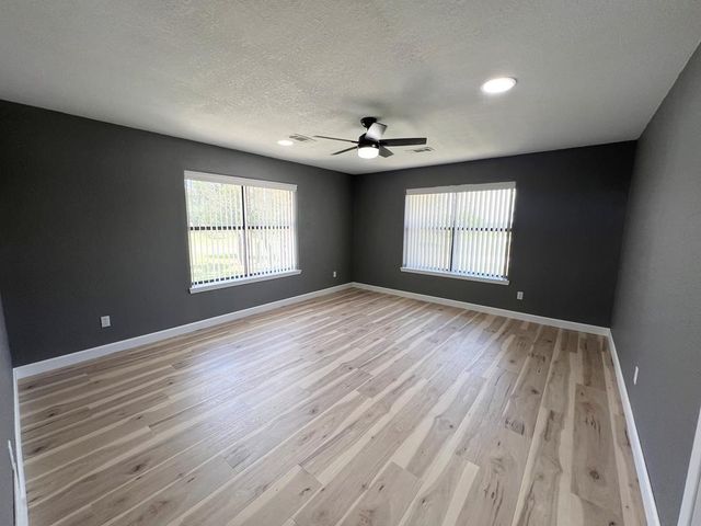 5078 Friedrich Rd, Fredericksburg, TX 78624