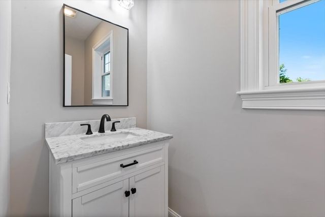 150 Nashua Rd, Dracut, MA 01826