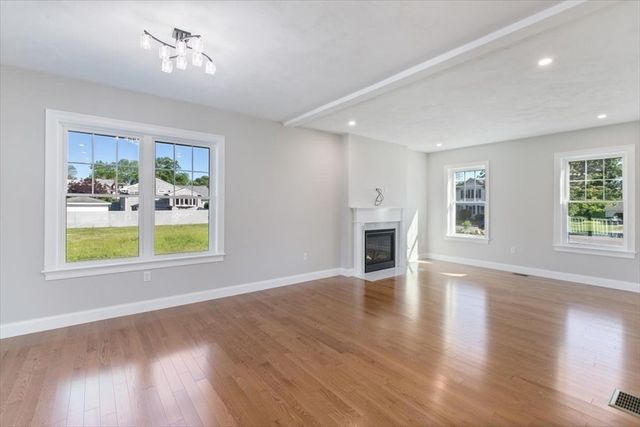 150 Nashua Rd, Dracut, MA 01826