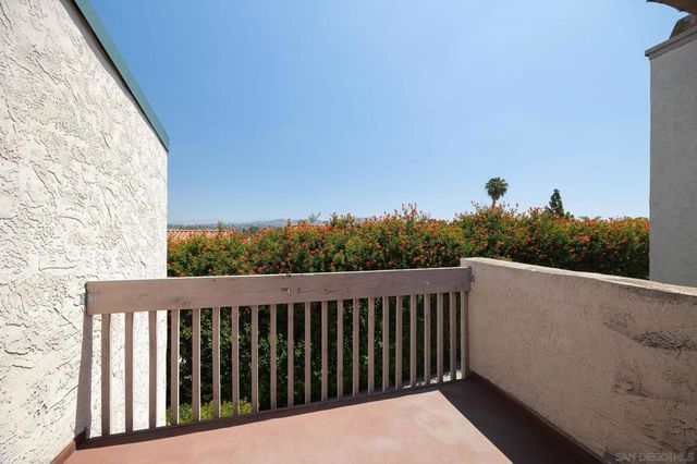 687 Ascot Drive H, Vista, CA 92083