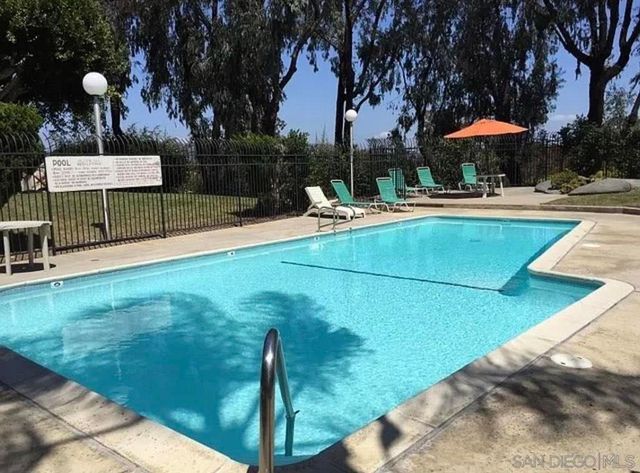 687 Ascot Drive H, Vista, CA 92083
