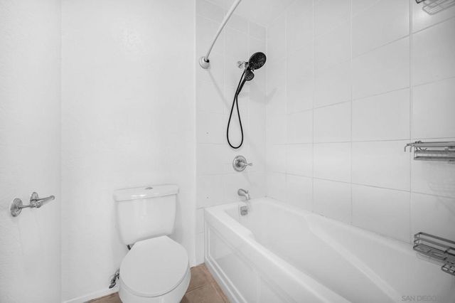 687 Ascot Drive H, Vista, CA 92083