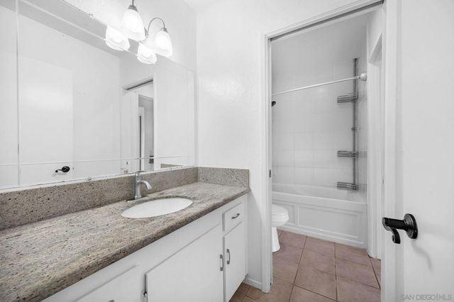 687 Ascot Drive H, Vista, CA 92083