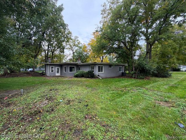 1131 Kettering Street, Burton, MI 48509