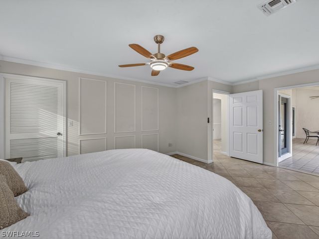 2264 Outrigger LN, Naples, FL 34104