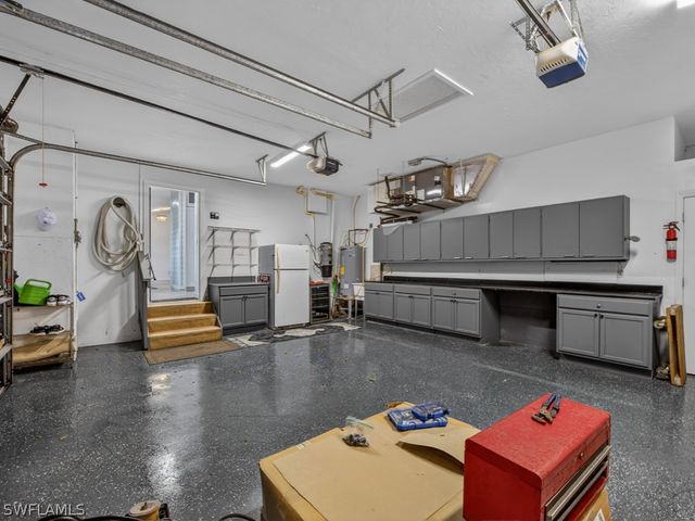 2264 Outrigger LN, Naples, FL 34104