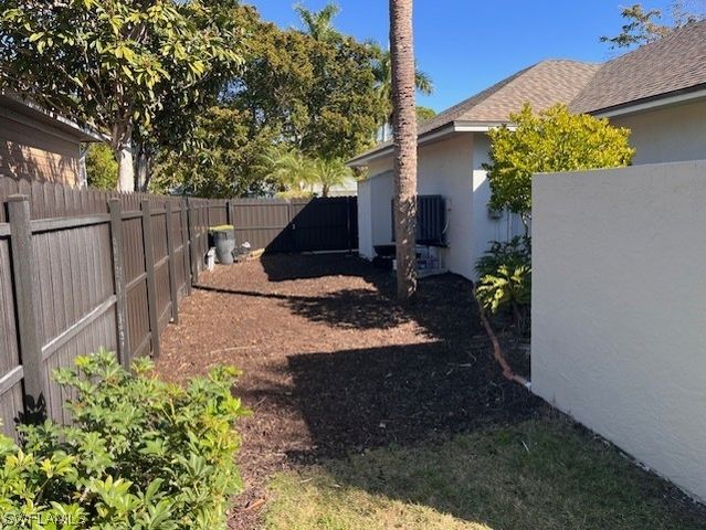 2264 Outrigger LN, Naples, FL 34104