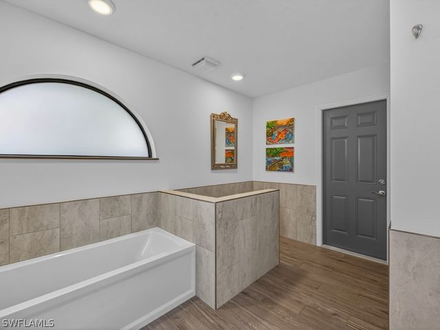 2264 Outrigger LN, Naples, FL 34104