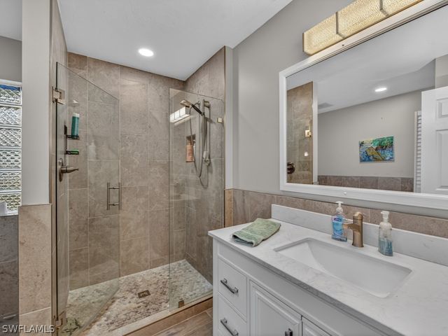 2264 Outrigger LN, Naples, FL 34104