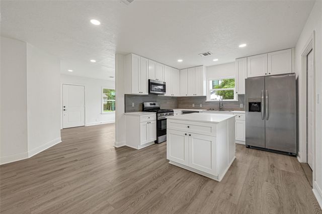 1202 N Roberson Street, Conroe, TX 77301