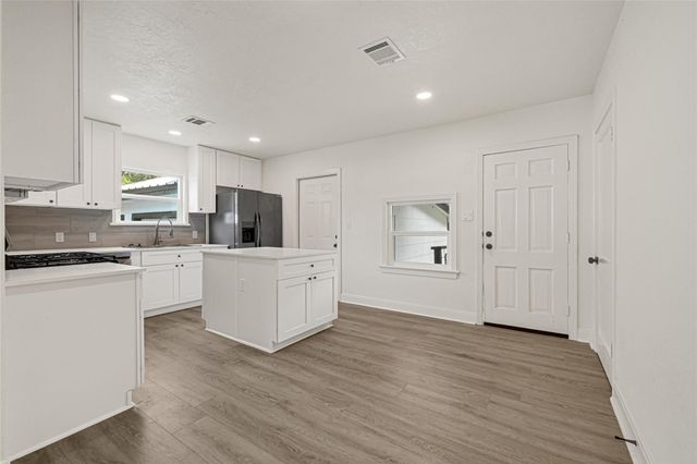 1202 N Roberson Street, Conroe, TX 77301