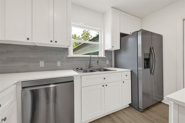 1202 N Roberson Street, Conroe, TX 77301