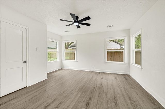 1202 N Roberson Street, Conroe, TX 77301