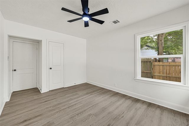 1202 N Roberson Street, Conroe, TX 77301