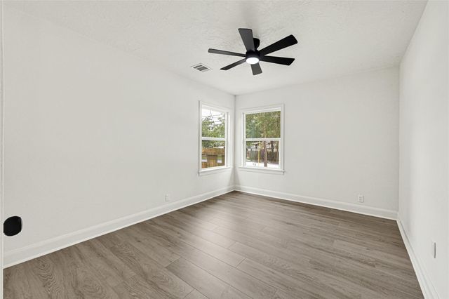 1202 N Roberson Street, Conroe, TX 77301