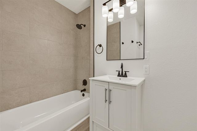 1202 N Roberson Street, Conroe, TX 77301