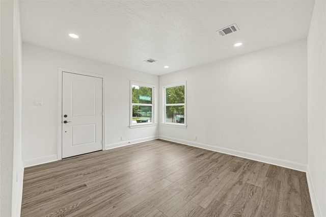 1202 N Roberson Street, Conroe, TX 77301