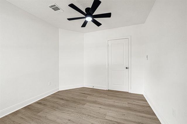 1202 N Roberson Street, Conroe, TX 77301