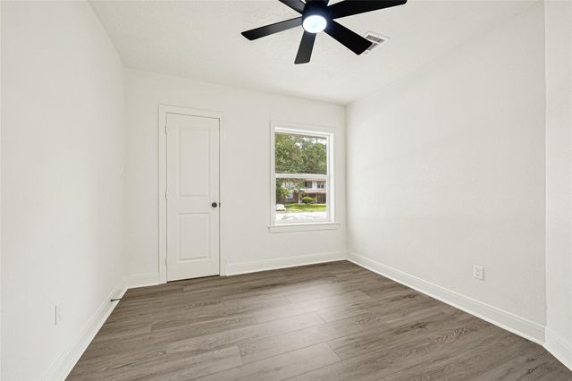 1202 N Roberson Street, Conroe, TX 77301