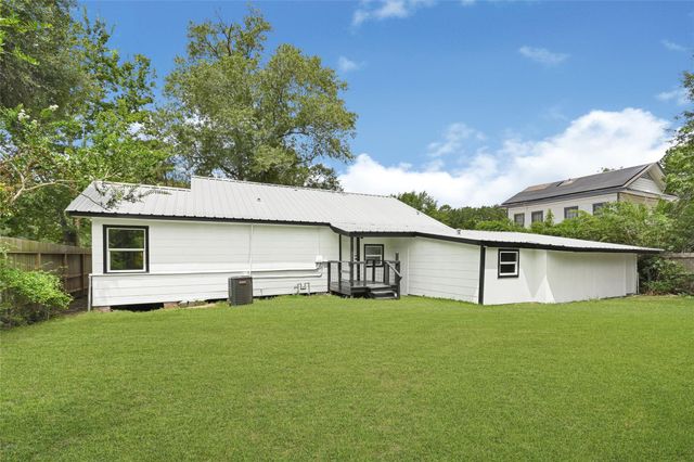 1202 N Roberson Street, Conroe, TX 77301