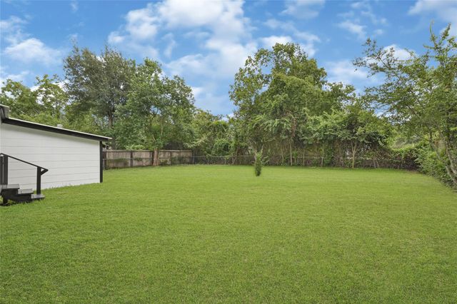 1202 N Roberson Street, Conroe, TX 77301