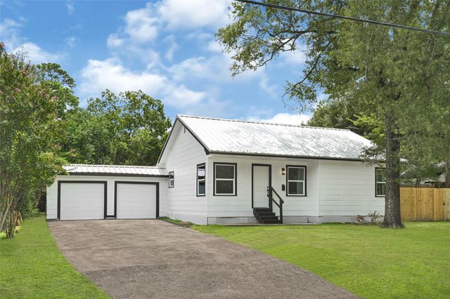 1202 N Roberson Street, Conroe, TX 77301