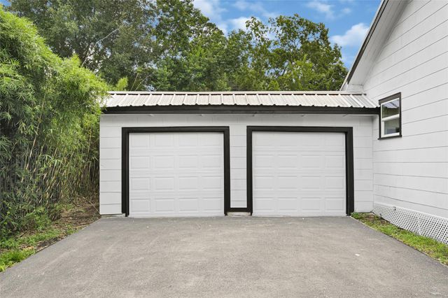 1202 N Roberson Street, Conroe, TX 77301