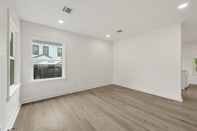 1202 N Roberson Street, Conroe, TX 77301