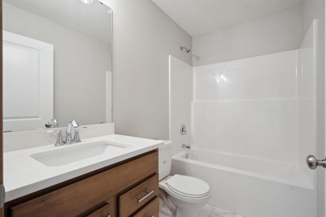 2715 Autumn Woods Drive, Cedar Falls, IA 50613