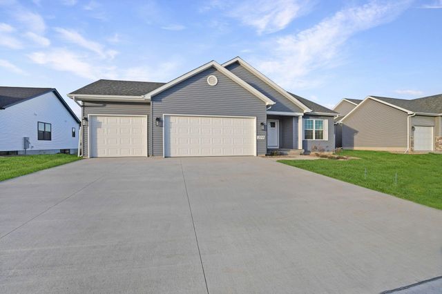 2715 Autumn Woods Drive, Cedar Falls, IA 50613