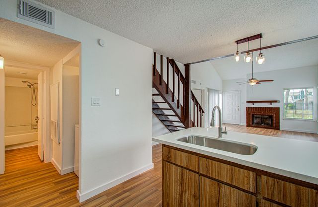 12203 Sandpiper Drive 122, Houston, TX 77035