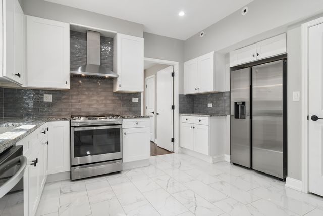 2247 W Estes Avenue 1, Chicago, IL 60645