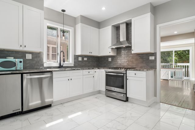 2247 W Estes Avenue 1, Chicago, IL 60645
