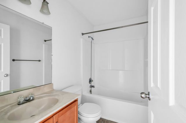 609 S Cavalcade Cir, Oak Grove, KY 42262