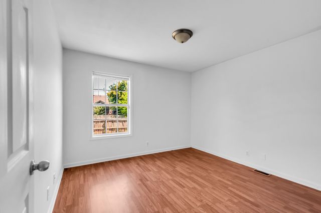 609 S Cavalcade Cir, Oak Grove, KY 42262