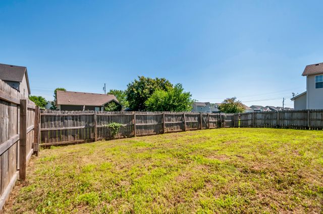 609 S Cavalcade Cir, Oak Grove, KY 42262