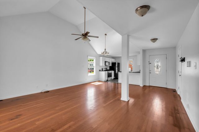 609 S Cavalcade Cir, Oak Grove, KY 42262