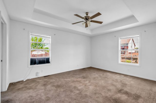 609 S Cavalcade Cir, Oak Grove, KY 42262