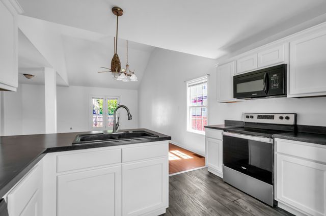 609 S Cavalcade Cir, Oak Grove, KY 42262