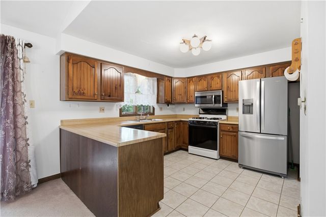 1721 Grove Crest Dr, Plum Boro, PA 15239