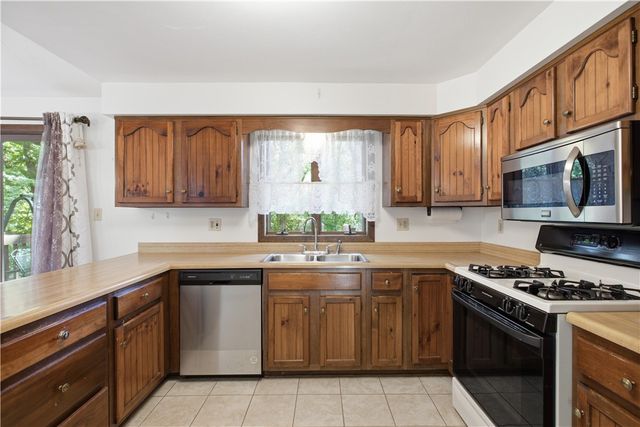 1721 Grove Crest Dr, Plum Boro, PA 15239