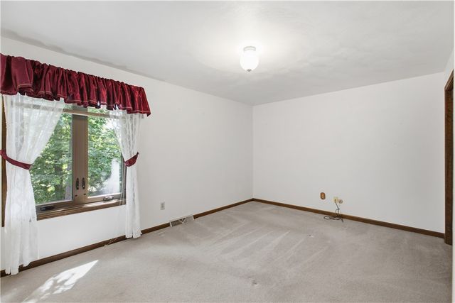 1721 Grove Crest Dr, Plum Boro, PA 15239