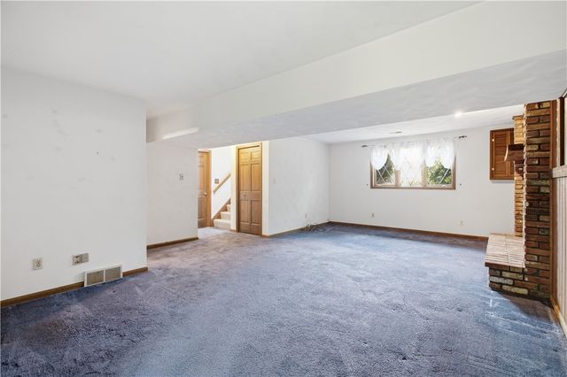 1721 Grove Crest Dr, Plum Boro, PA 15239