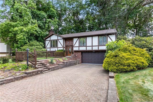 1721 Grove Crest Dr, Plum Boro, PA 15239