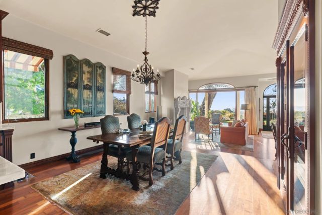 2061 Seaview Ave., Del Mar, CA 92014