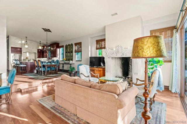 2061 Seaview Ave., Del Mar, CA 92014