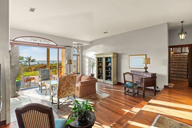 2061 Seaview Ave., Del Mar, CA 92014