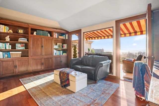 2061 Seaview Ave., Del Mar, CA 92014