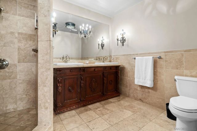 2061 Seaview Ave., Del Mar, CA 92014