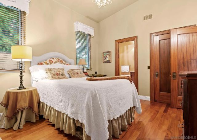 2061 Seaview Ave., Del Mar, CA 92014